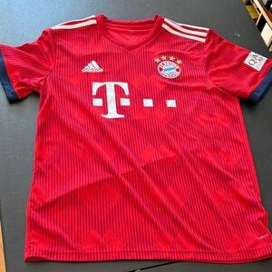 Adidas Medium Robert Lewandowski Bayern Munich Red Jersey
